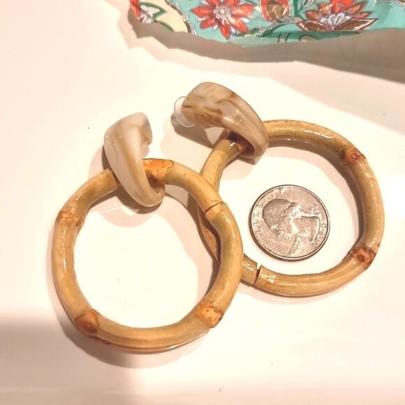 New ANTHRO Rattan circle hoop marble resin drop earrings - Picture 6 of 8